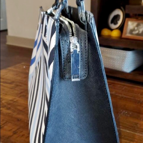 Calvin Klein Blue/White/Black striped shoulder bag - Picture 9 of 9